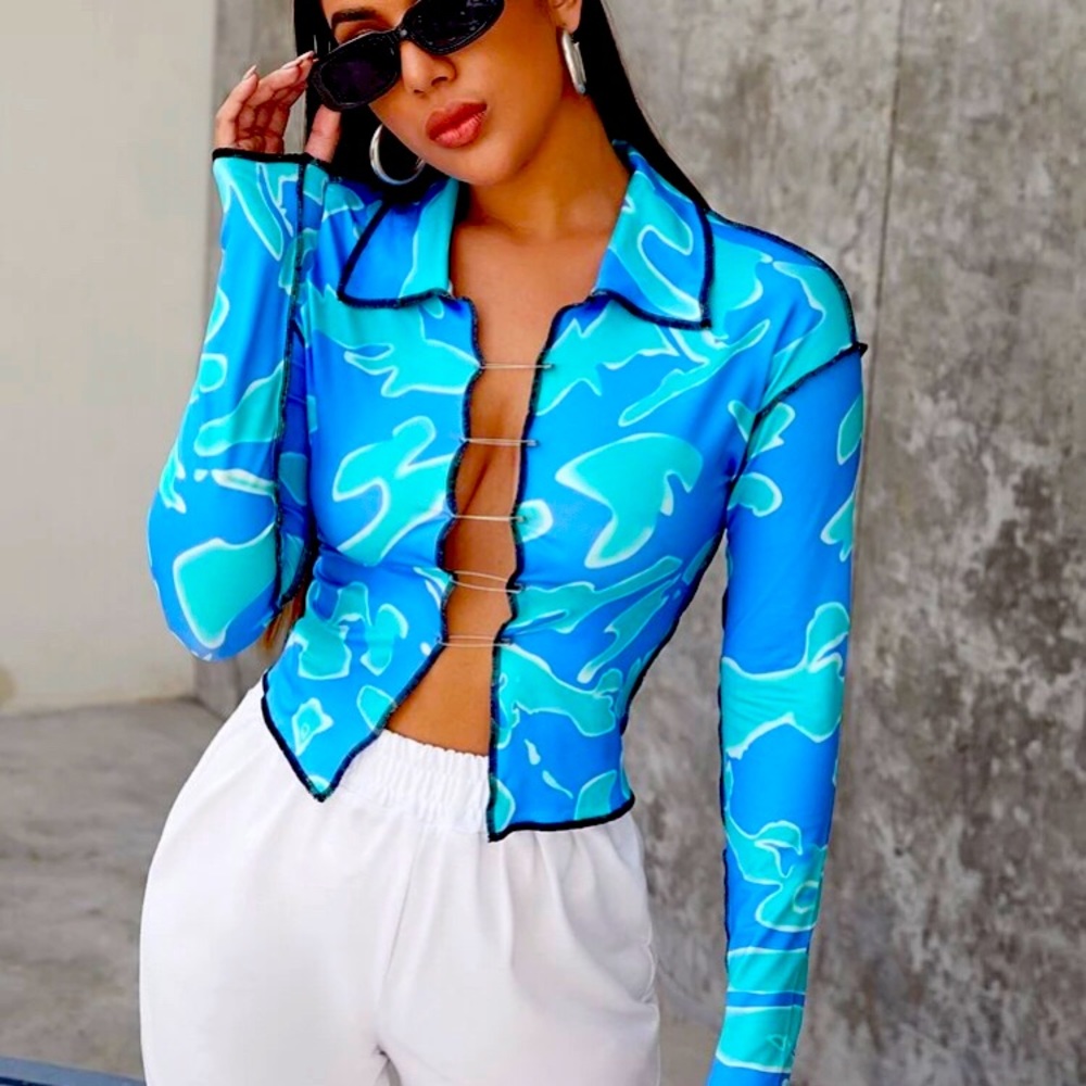 Pin placket seam detail top